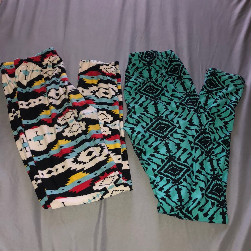 TWO PAIRS OF LEGGINGS